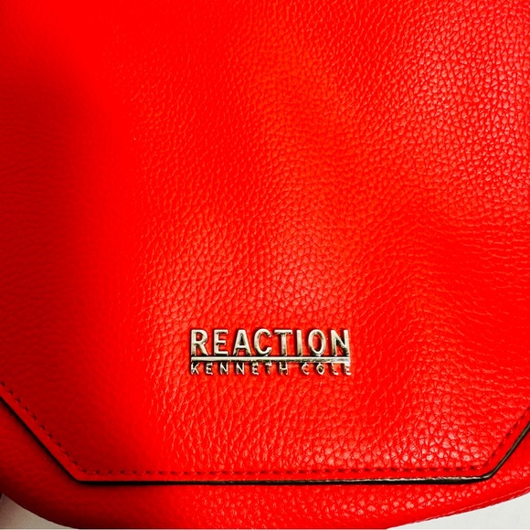 Kenneth Cole Reaction Vibrant Red Multipocket Crossbody Bag VGC measures 8” x 9” - Picture 3 of 12